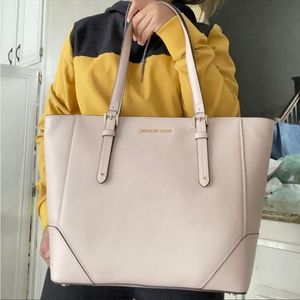 💗💗 New MK aria large leather tote